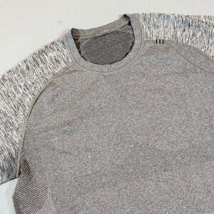 Lululemon Men's Athletic T-Shirt Gray Heathered Short Sleeve Size Small